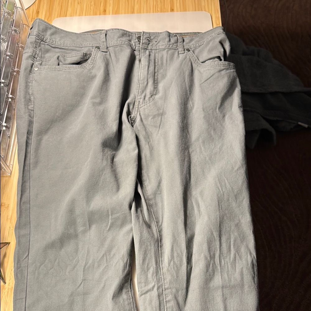 G.H. Bass & Co. Gray Chinos with Straight Leg Design